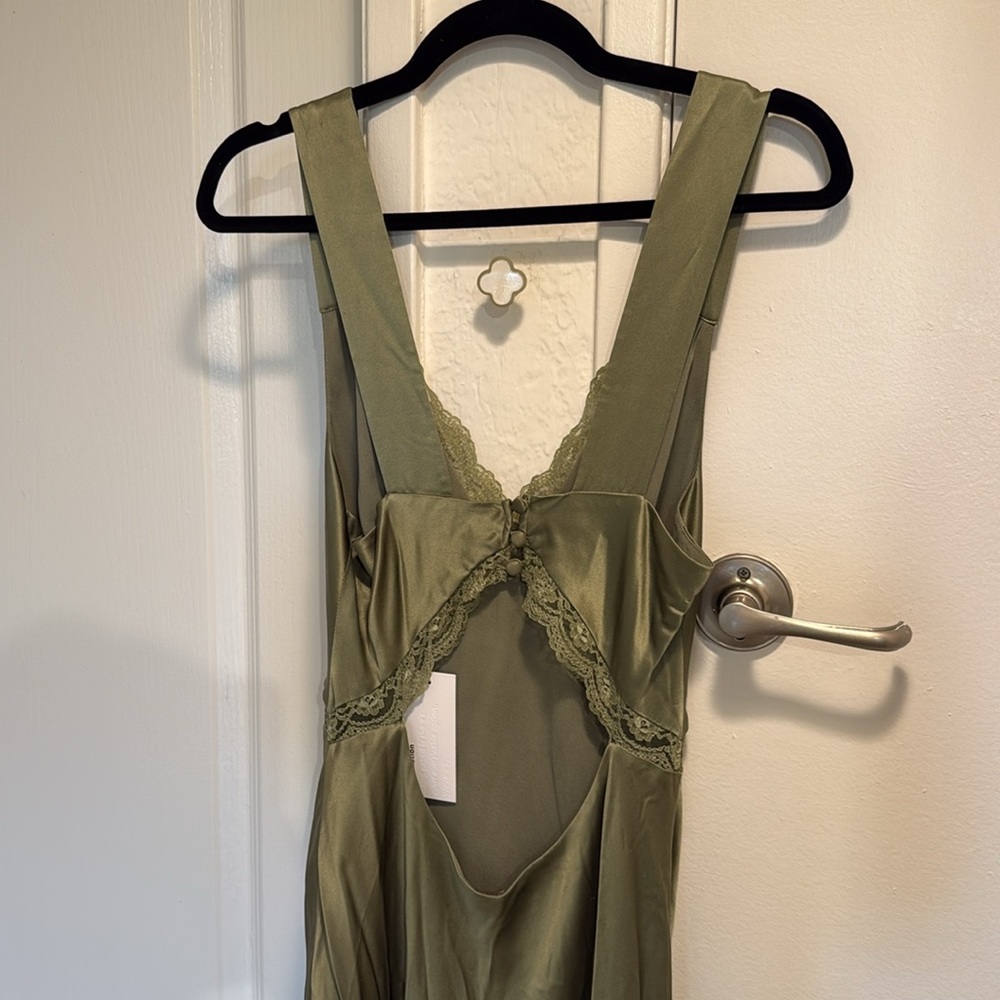 NWT Reformation Chania Silk Dress in Medium - Picture 6 of 8